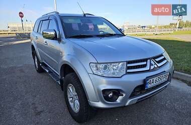 Позашляховик / Кросовер Mitsubishi Pajero 2014 в 
