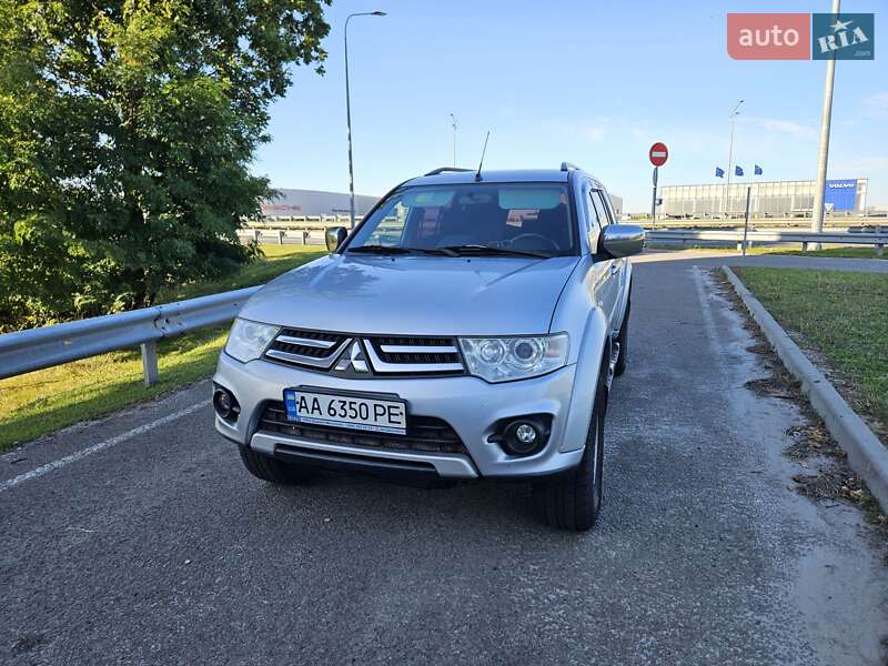 Позашляховик / Кросовер Mitsubishi Pajero 2014 в 