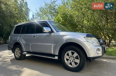 Внедорожник / Кроссовер Mitsubishi Pajero 2007 в Харькове