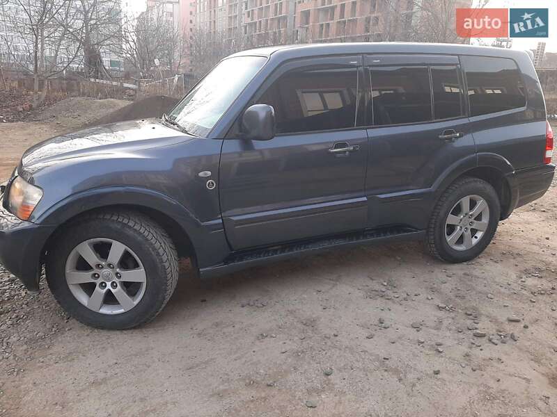 Внедорожник / Кроссовер Mitsubishi Pajero 2006 в Черновцах