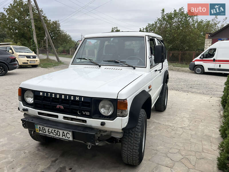 Внедорожник / Кроссовер Mitsubishi Pajero 1989 в 