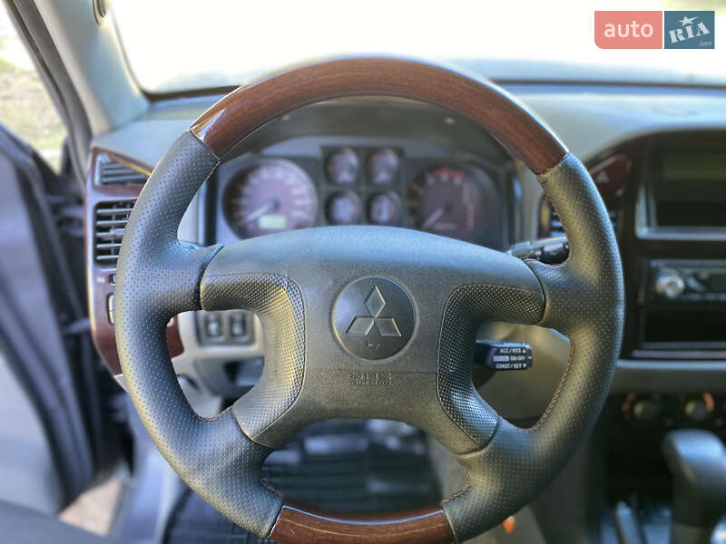Внедорожник / Кроссовер Mitsubishi Pajero 2002 в Дубно фото 14 Внедорожник / Кроссовер Mitsubishi Pajero 2002 в Дубно