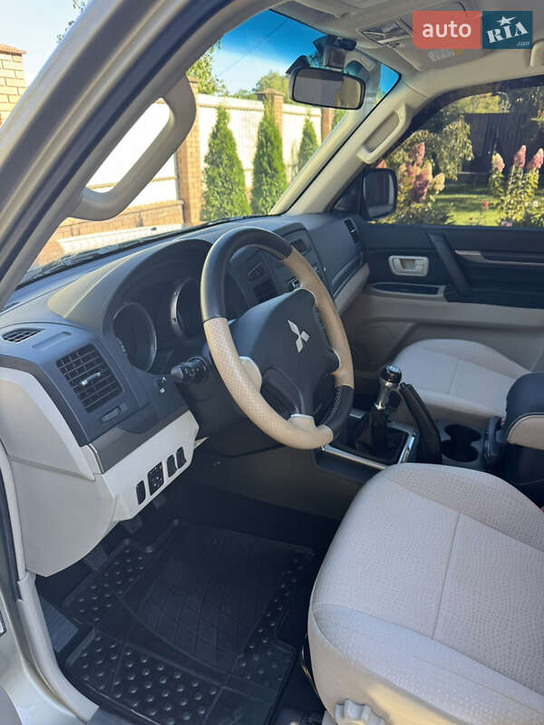 Внедорожник / Кроссовер Mitsubishi Pajero 2007 в Киеве