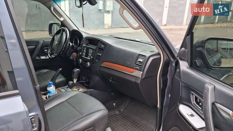 Внедорожник / Кроссовер Mitsubishi Pajero 2008 в Киеве