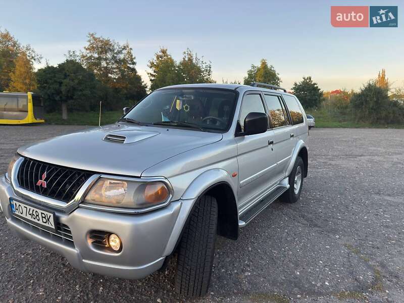 Внедорожник / Кроссовер Mitsubishi Pajero 2002 в Ужгороде
