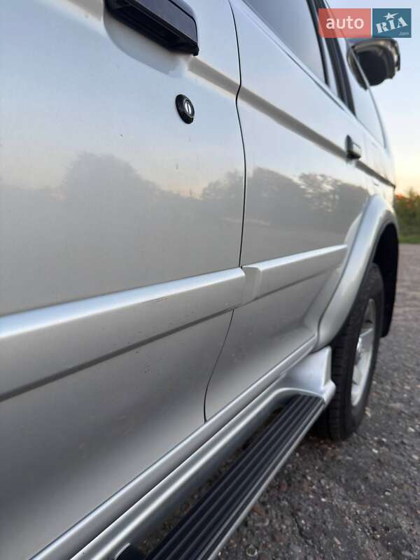 Внедорожник / Кроссовер Mitsubishi Pajero 2002 в Ужгороде