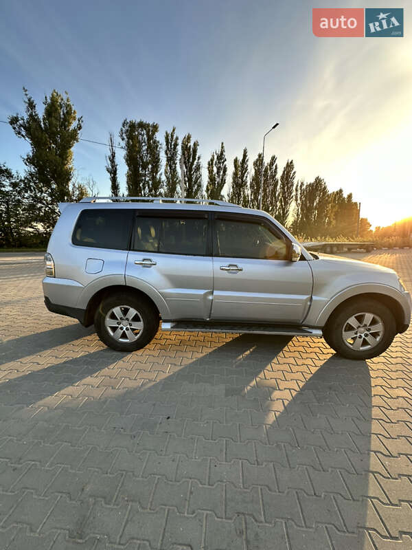 Внедорожник / Кроссовер Mitsubishi Pajero 2007 в Хмельницком
