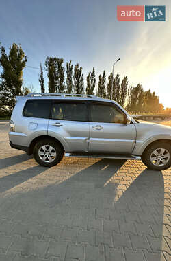 Внедорожник / Кроссовер Mitsubishi Pajero 2007 в 