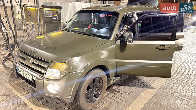 Внедорожник / Кроссовер Mitsubishi Pajero 2008 в 