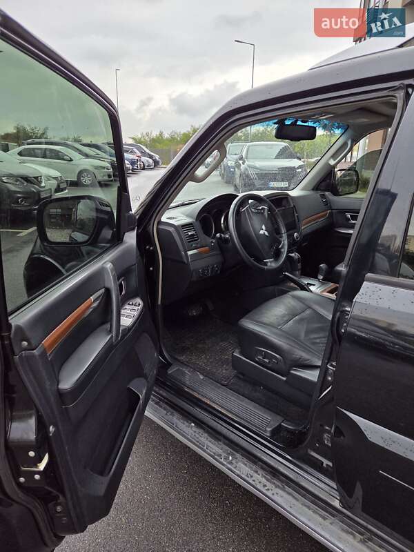 Внедорожник / Кроссовер Mitsubishi Pajero 2008 в Киеве