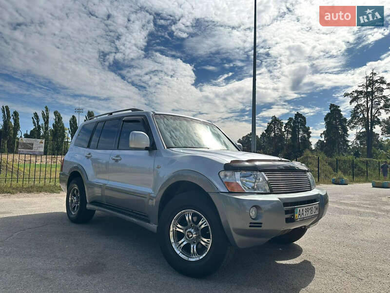 Внедорожник / Кроссовер Mitsubishi Pajero 2004 в Киеве