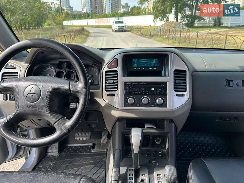 Внедорожник / Кроссовер Mitsubishi Pajero 2004 в Киеве