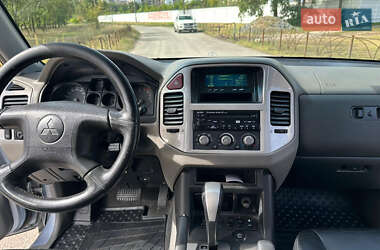 Внедорожник / Кроссовер Mitsubishi Pajero 2004 в 