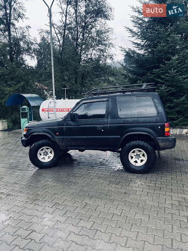 Внедорожник / Кроссовер Mitsubishi Pajero 1993 в Путиле