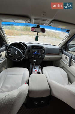 Внедорожник / Кроссовер Mitsubishi Pajero 2007 в 