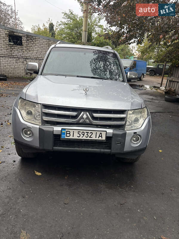 Внедорожник / Кроссовер Mitsubishi Pajero 2007 в Кременчуге