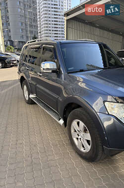 Внедорожник / Кроссовер Mitsubishi Pajero 2008 в 