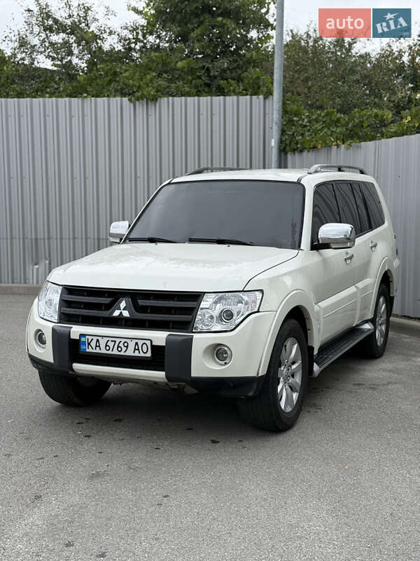 Внедорожник / Кроссовер Mitsubishi Pajero 2007 в 