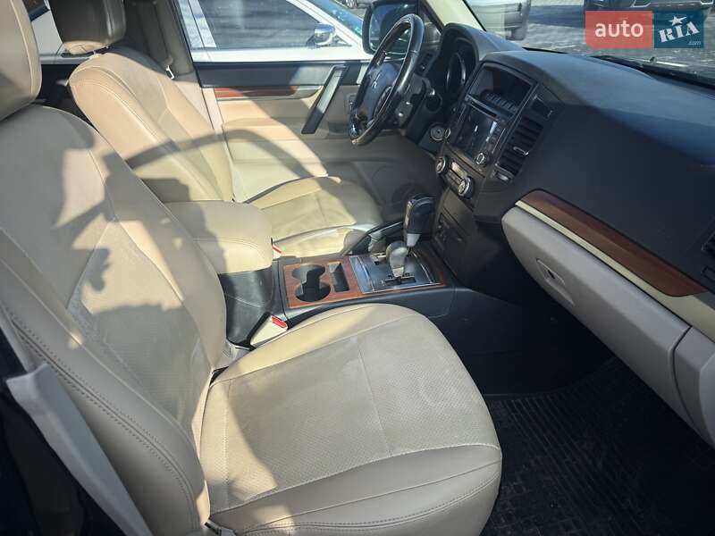 Внедорожник / Кроссовер Mitsubishi Pajero 2007 в Черновцах фото 7 Внедорожник / Кроссовер Mitsubishi Pajero 2007 в Черновцах