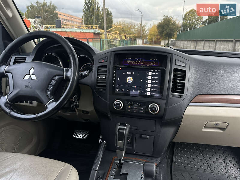 Внедорожник / Кроссовер Mitsubishi Pajero 2008 в Киеве