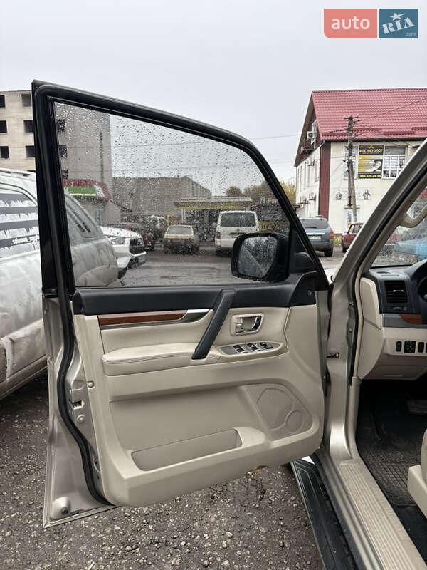 Внедорожник / Кроссовер Mitsubishi Pajero 2008 в Петропавловке