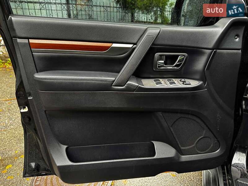 Внедорожник / Кроссовер Mitsubishi Pajero 2008 в Киеве