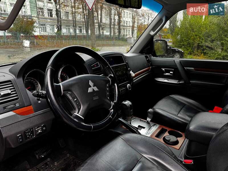 Внедорожник / Кроссовер Mitsubishi Pajero 2008 в Киеве