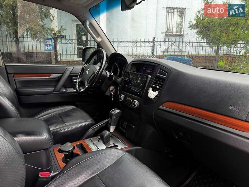 Внедорожник / Кроссовер Mitsubishi Pajero 2008 в Киеве