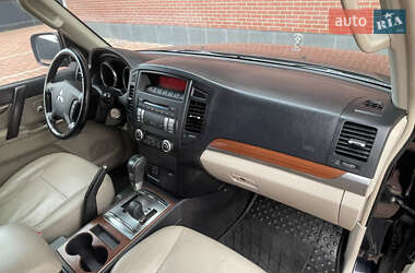 Внедорожник / Кроссовер Mitsubishi Pajero 2007 в 