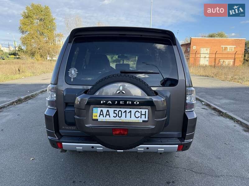 Внедорожник / Кроссовер Mitsubishi Pajero 2010 в Киеве