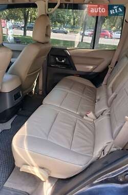 Внедорожник / Кроссовер Mitsubishi Pajero 2006 в 