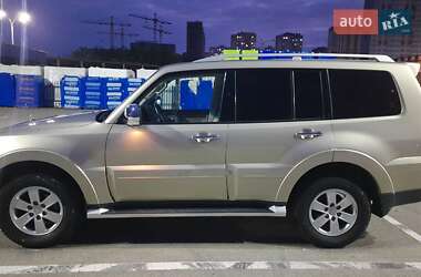 Позашляховик / Кросовер Mitsubishi Pajero 2008 в Києві