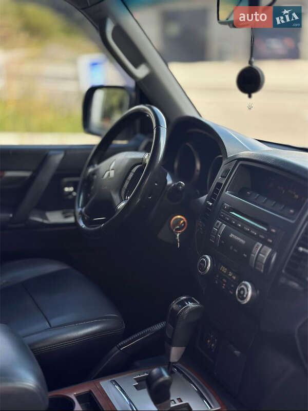 Позашляховик / Кросовер Mitsubishi Pajero 2008 в Рахові фото 9 Позашляховик / Кросовер Mitsubishi Pajero 2008 в Рахові