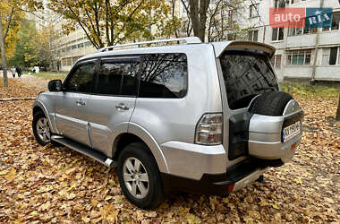 Позашляховик / Кросовер Mitsubishi Pajero 2007 в Харкові