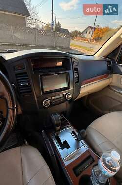 Внедорожник / Кроссовер Mitsubishi Pajero 2007 в 