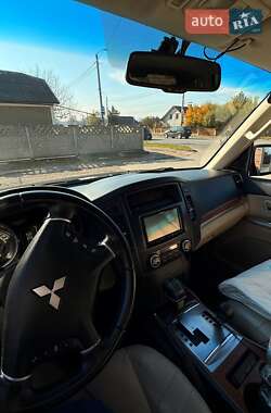 Внедорожник / Кроссовер Mitsubishi Pajero 2007 в 