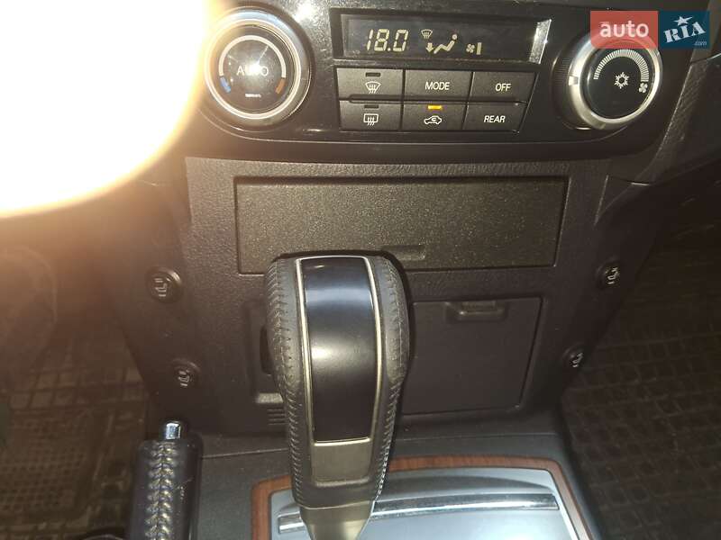 Внедорожник / Кроссовер Mitsubishi Pajero 2008 в Киеве фото 8 Внедорожник / Кроссовер Mitsubishi Pajero 2008 в Киеве