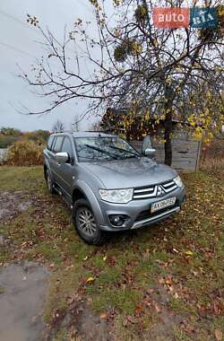 Позашляховик / Кросовер Mitsubishi Pajero 2013 в Харкові Позашляховик / Кросовер Mitsubishi Pajero 2013 в Харкові