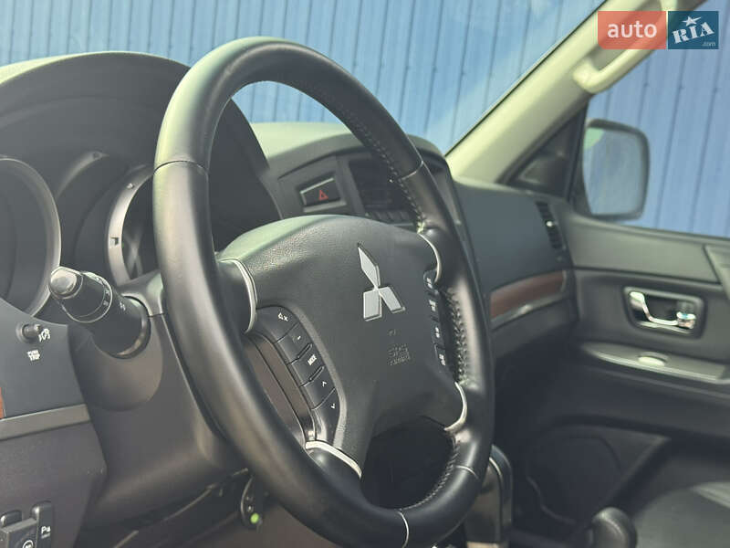 Внедорожник / Кроссовер Mitsubishi Pajero 2008 в Днепре фото 21 Внедорожник / Кроссовер Mitsubishi Pajero 2008 в Днепре