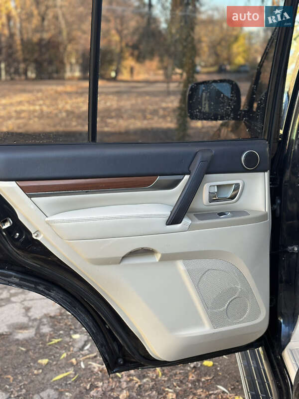 Внедорожник / Кроссовер Mitsubishi Pajero 2007 в Киеве