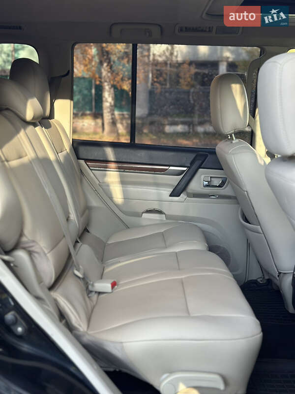 Внедорожник / Кроссовер Mitsubishi Pajero 2007 в Киеве