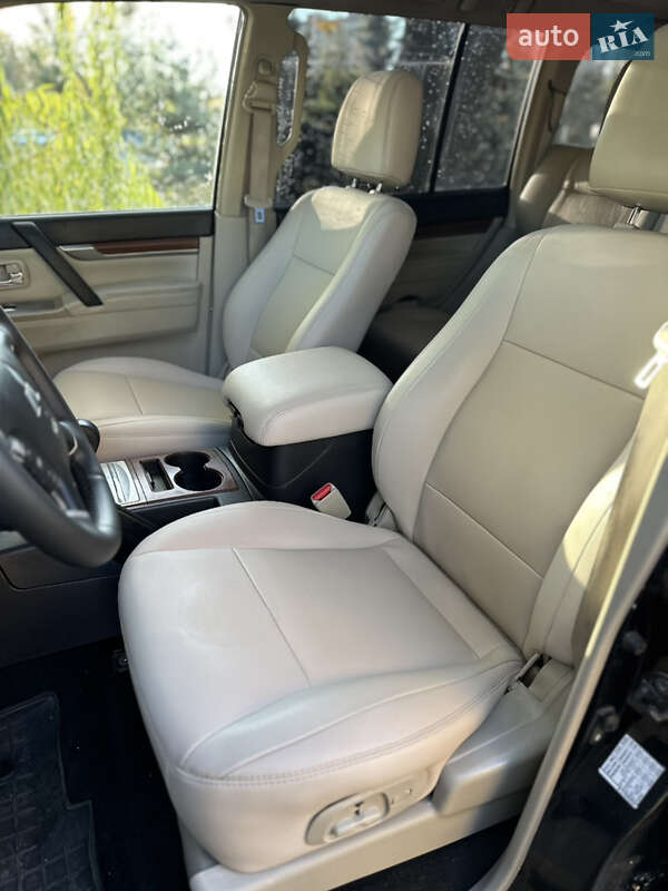 Внедорожник / Кроссовер Mitsubishi Pajero 2007 в Киеве