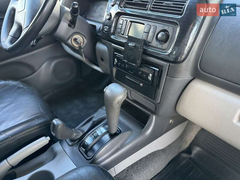 Внедорожник / Кроссовер Mitsubishi Pajero 2004 в Днепре