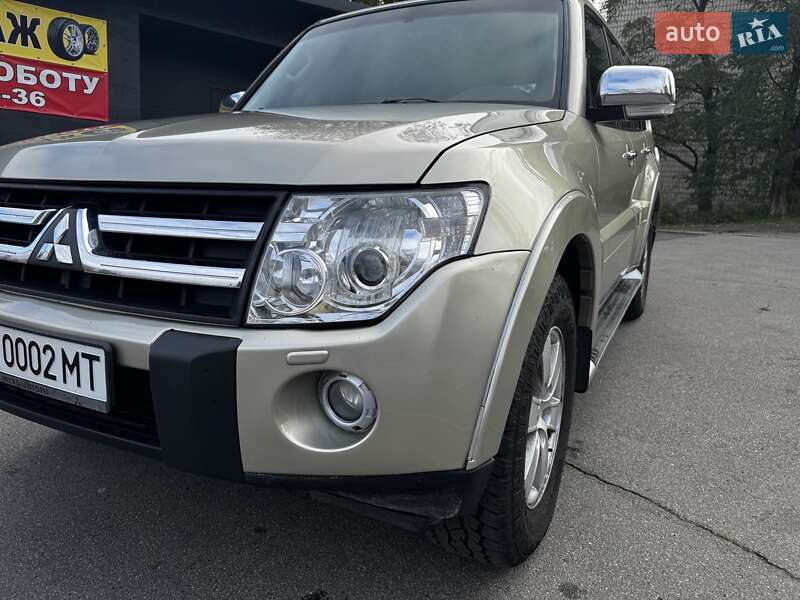Внедорожник / Кроссовер Mitsubishi Pajero 2008 в Киеве