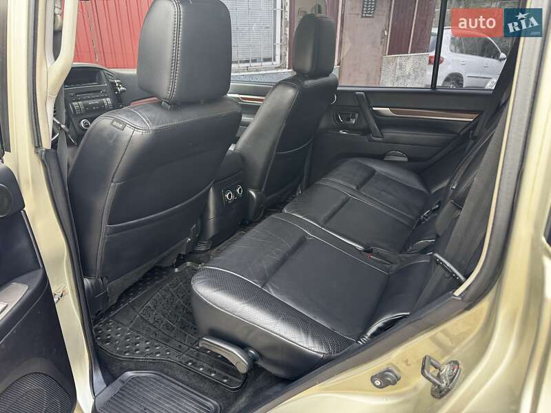 Внедорожник / Кроссовер Mitsubishi Pajero 2008 в Киеве