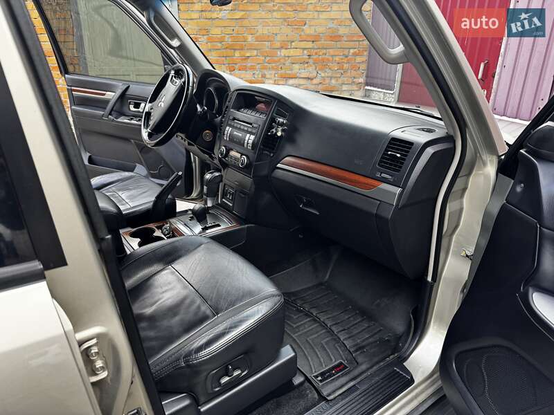 Внедорожник / Кроссовер Mitsubishi Pajero 2008 в Киеве