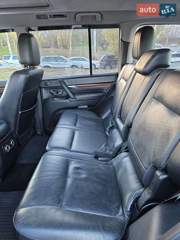 Внедорожник / Кроссовер Mitsubishi Pajero 2007 в Киеве