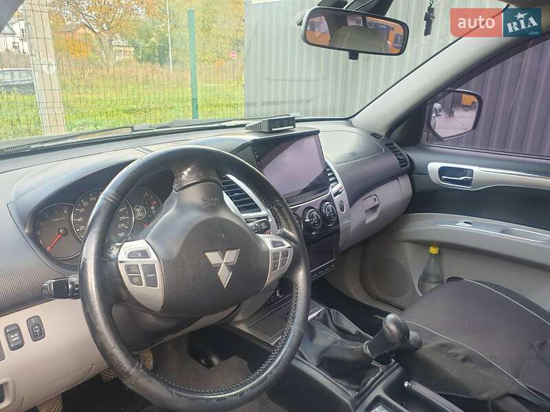 Позашляховик / Кросовер Mitsubishi Pajero 2011 в Стрию фото 5 Позашляховик / Кросовер Mitsubishi Pajero 2011 в Стрию