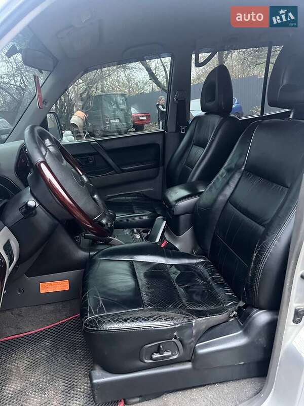 Внедорожник / Кроссовер Mitsubishi Pajero 2001 в Киеве