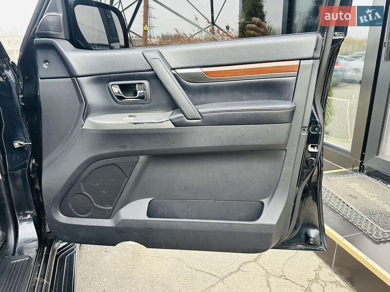 Внедорожник / Кроссовер Mitsubishi Pajero 2007 в Харькове